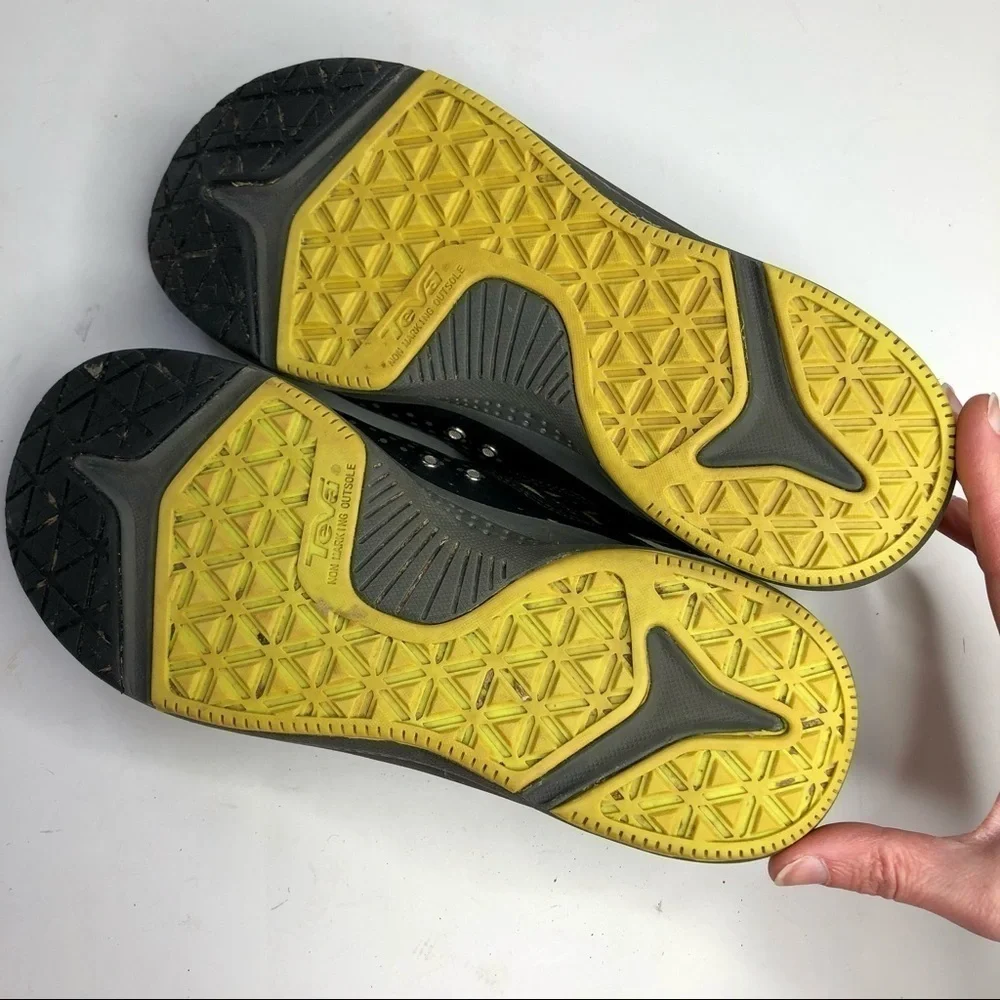 Teva Scamper water trail shoes black grey yellow, boys size 7 (women’s 8.5)